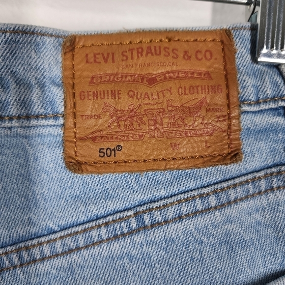 LEVI'S 501 BUTTON FLY LOGO SHORTS - Picture 6 of 9
